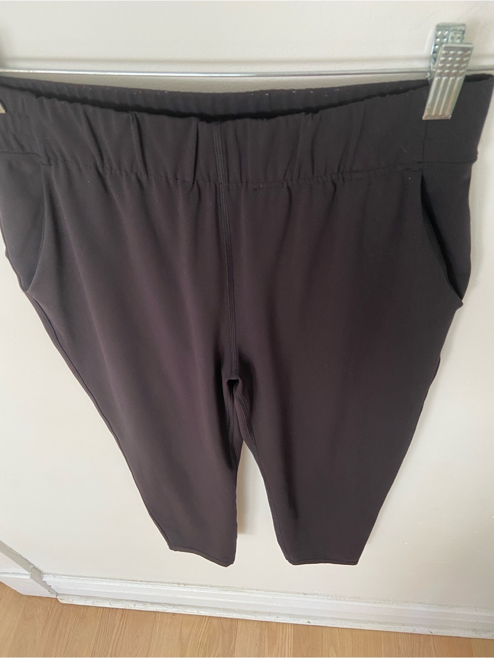 Aritzia The Group by Babaton Weekender Pant in Black size Small - Picture 4 of 9